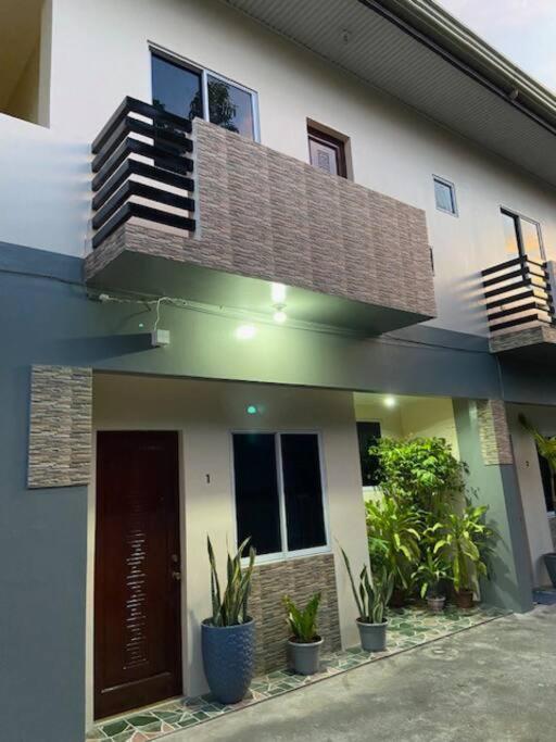 Estilo Apartment 2-Storey Clarin  外观 照片
